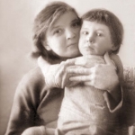 Людмила Яковлевна Кикина с сыном Далем. Свердловск, 1931 г.. 