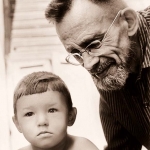 Андрей Викторович Кикин с внуком Андрюшей. Горький, 1962. 