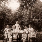 Зинаида Яковлевна Ходакова-Ивановская с детьми на даче в Петровско-Разумовском, 1912г. 