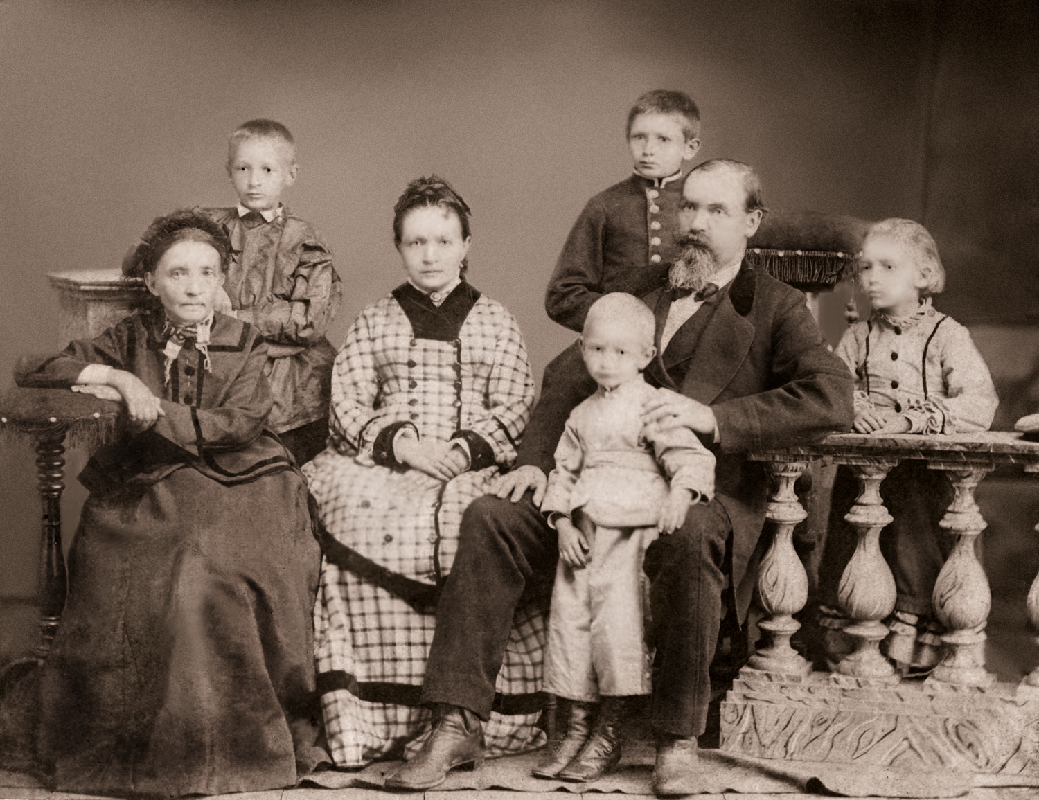 Бабушка Софья Александровна Щербакова и семья Кикиных