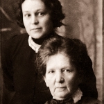 Зинаида Александровна Ходакова с дочерью Анной Яковлевной Ходаковой-Кикиной. Нижний Новгород, 1909. 
