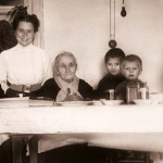 Владимир Васильевич Кикин, Н.А.Куняева, Варвара Петровна Щербакова, Николай и Юрий Куняевы. Рогожка, 1903. 