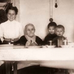 Владимир Васильевич Кикин, Н.А.Куняева, В.П.Щербакова, Николай и Юрий Куняевы. Рогожка, 1903г. 